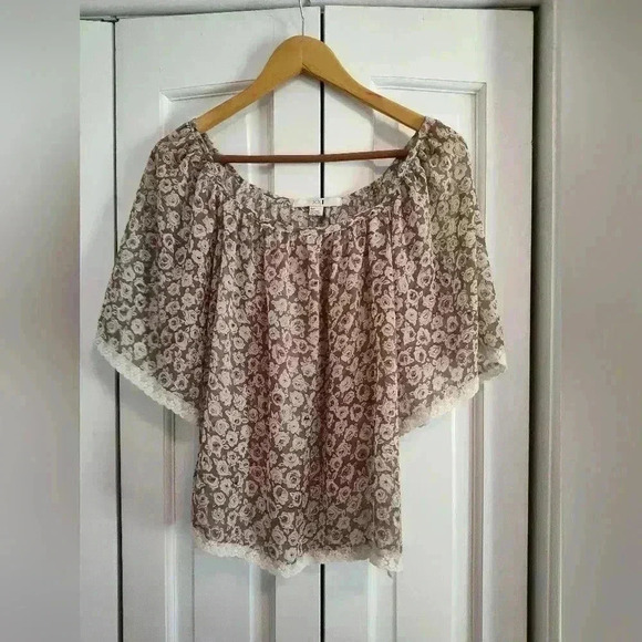 Forever 21 Sheer floral top | lace trim | short sleeve | size Small - Picture 1 of 4